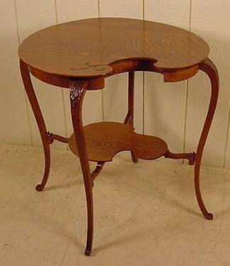 Oak Irregularly shaped lamp table - Stock #183