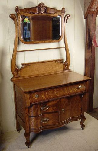 Oak Hotel Wash Stand