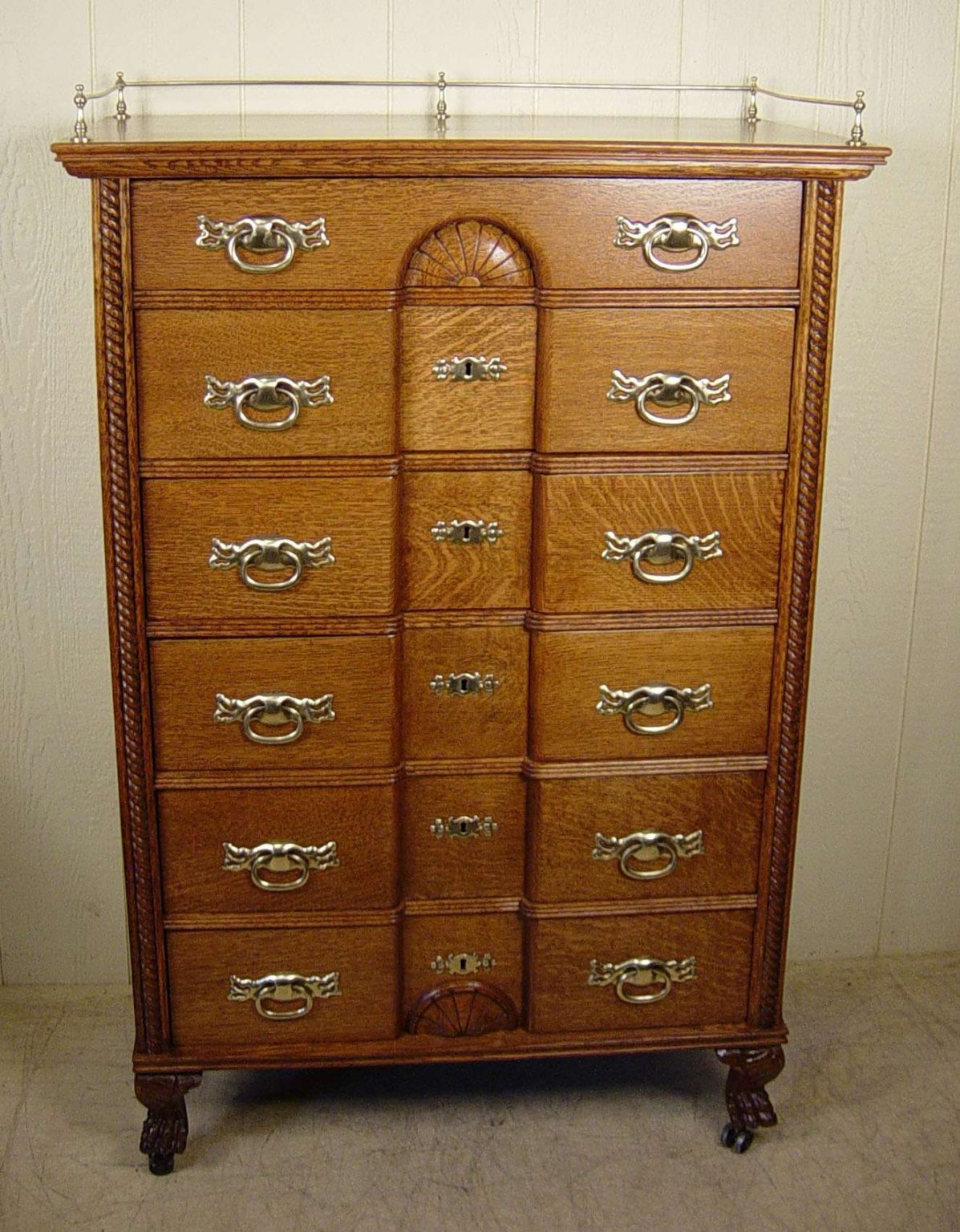 High quality Victorian Oak Chest of Drawers - Doug Schmitt Antiques