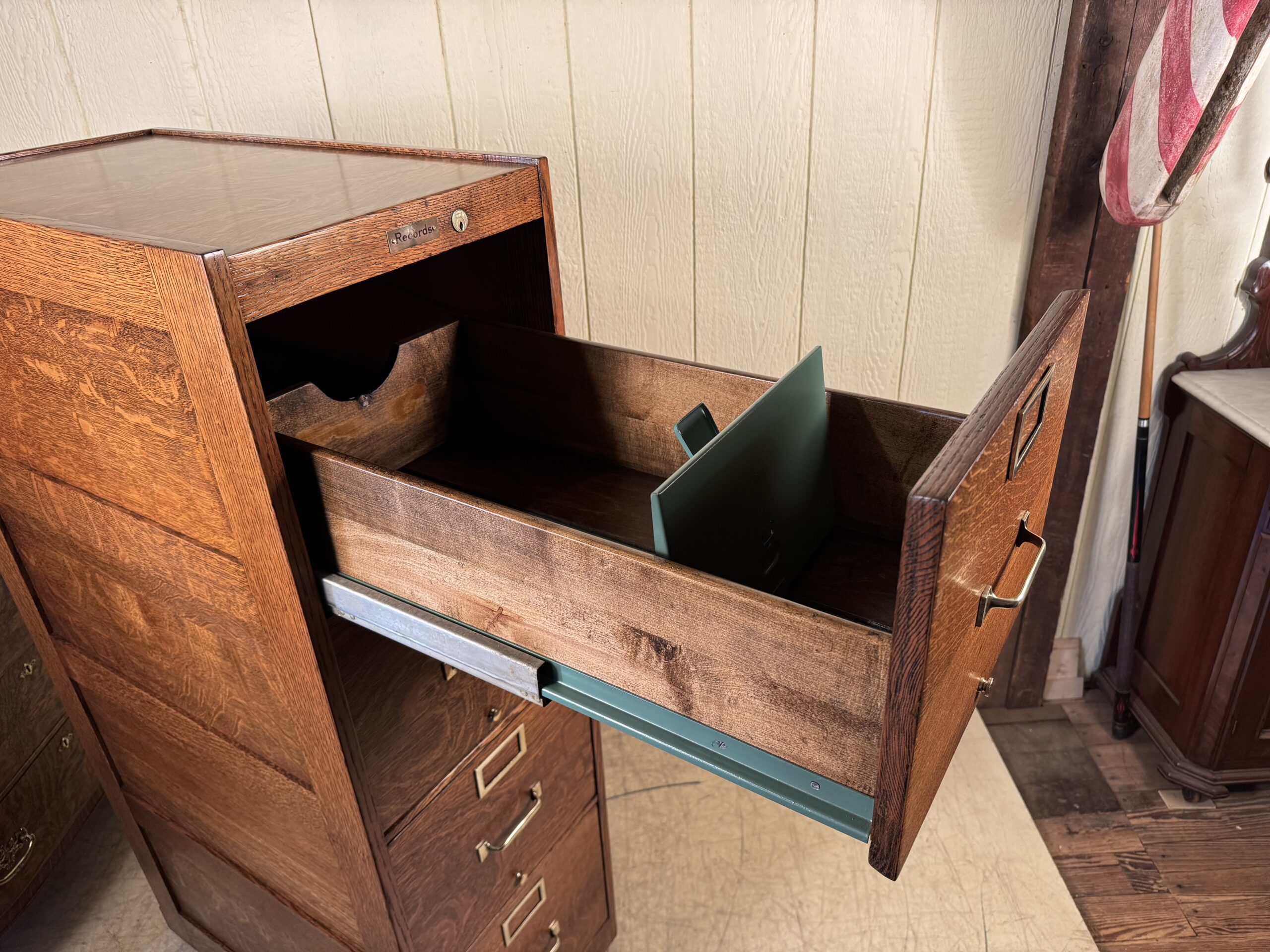 Globe Wernicke Oak 4-Drawer File Cabinet - Image 6
