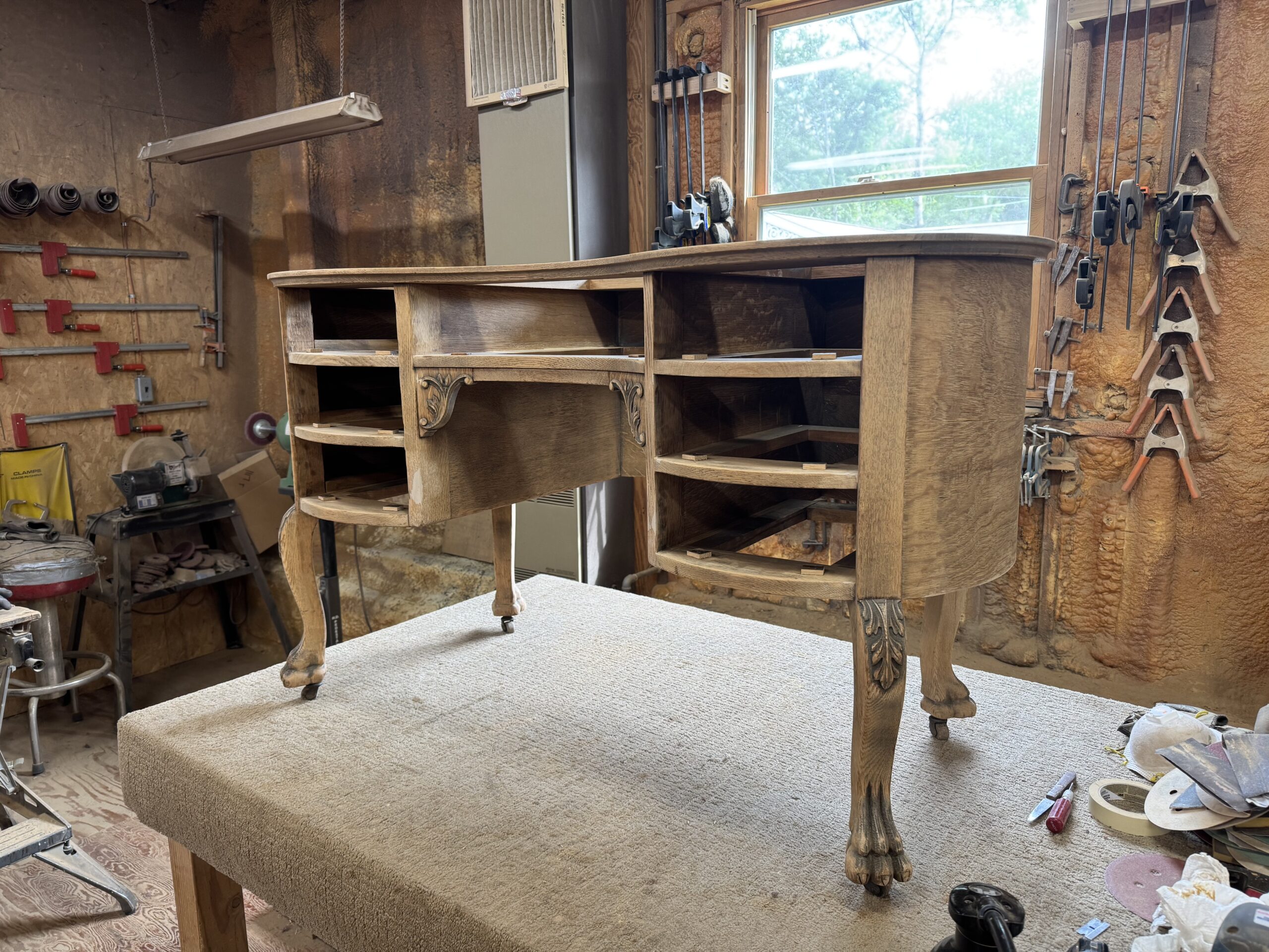 Large signed "R.J. Horner & Co. Oak Kidney Desk - Image 17