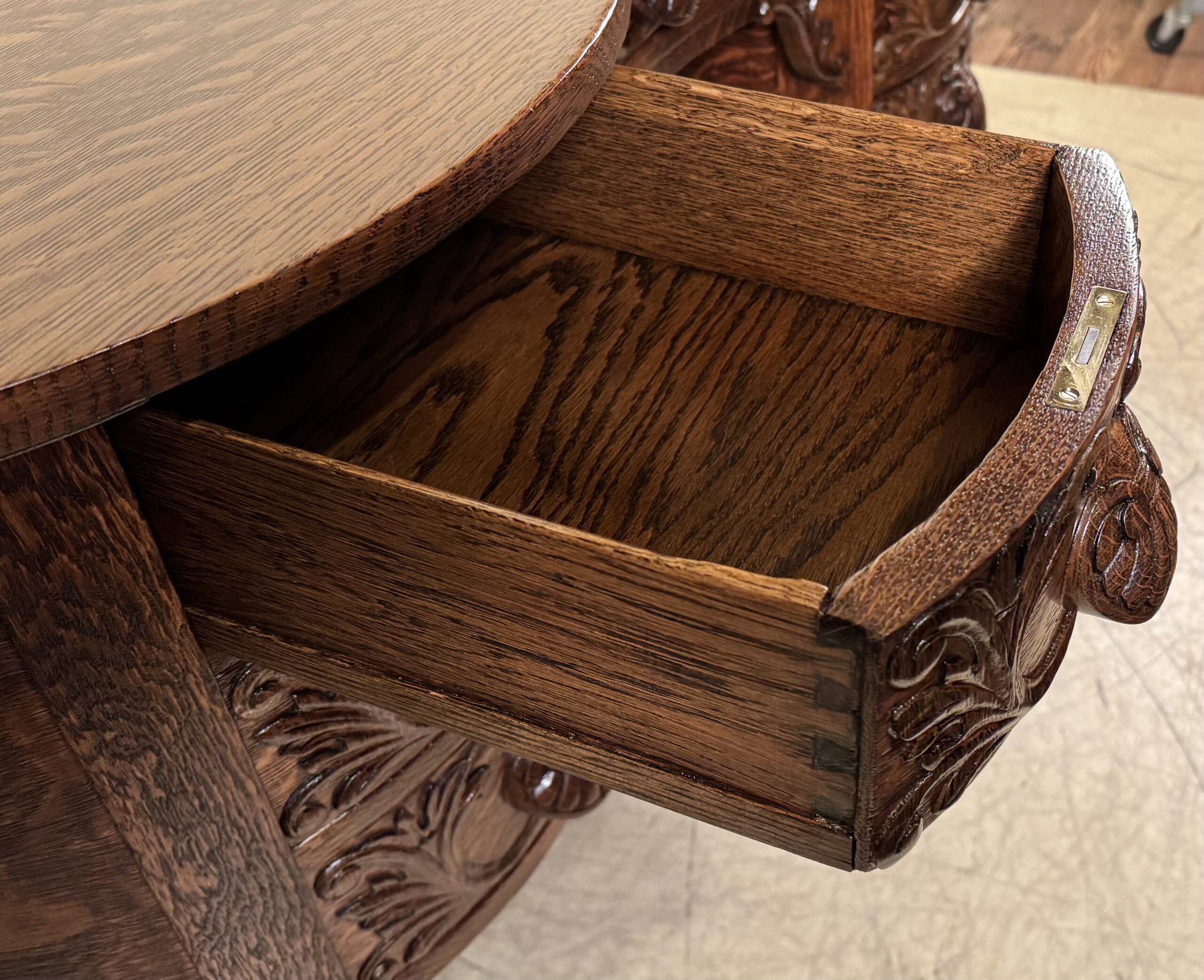 Large signed "R.J. Horner & Co. Oak Kidney Desk - Image 14
