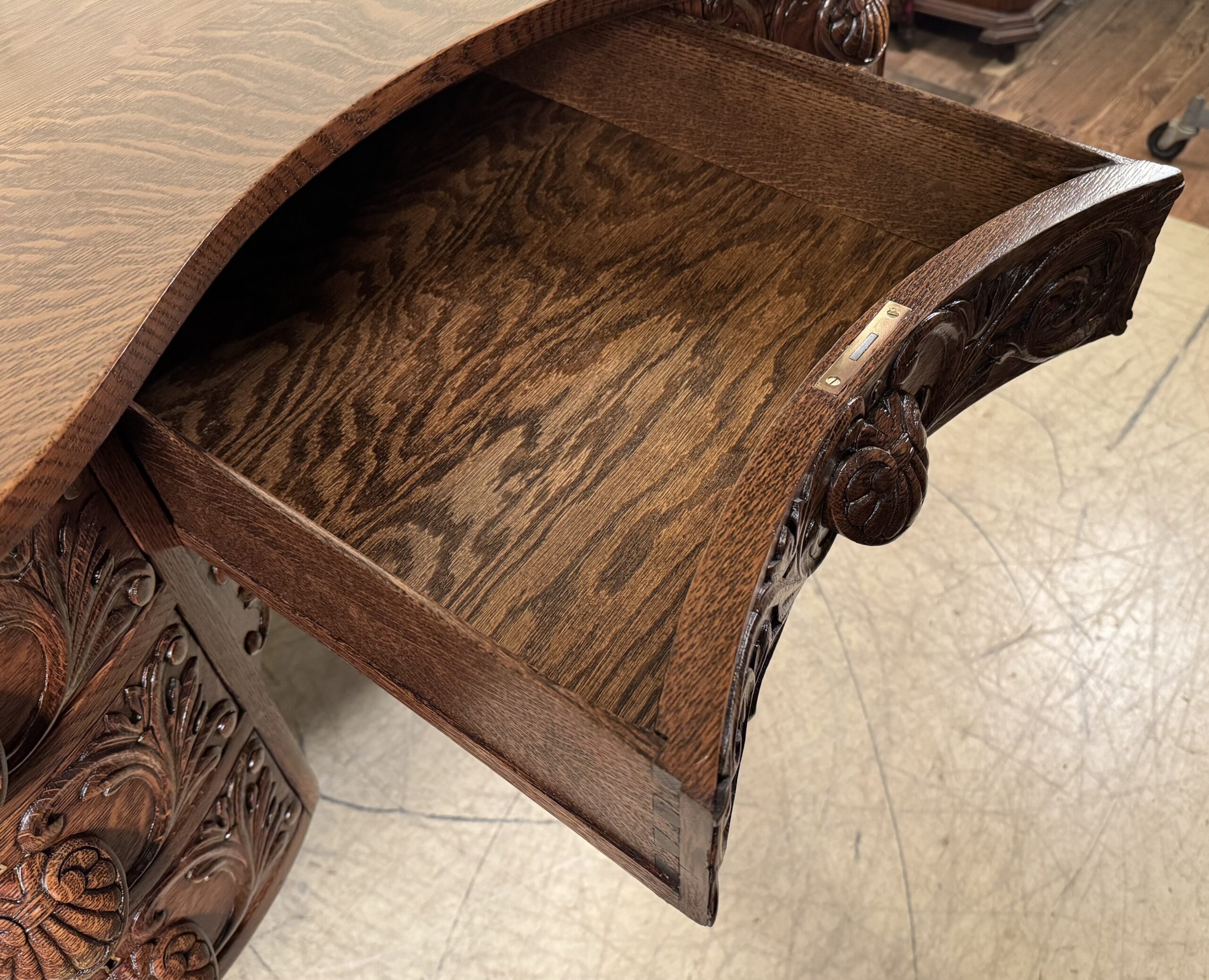 Large signed "R.J. Horner & Co. Oak Kidney Desk - Image 15